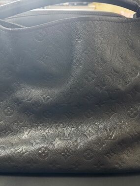 Louis Vuitton Artsy MM black leather